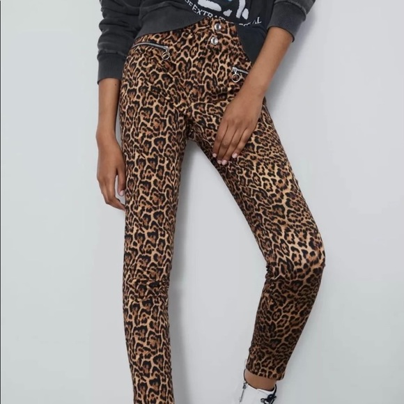 🌼HP🌼 ZARA- Animal Print Jeans, SIZE US 4 - Picture 2 of 7